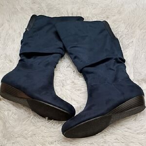 Massey's Women's Navy Micro suede Wedge Heels Boots Size 7M Flawed